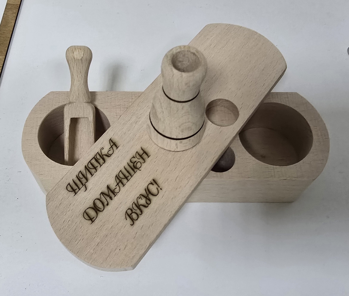 Ръчно изработена солница с гравировка -  