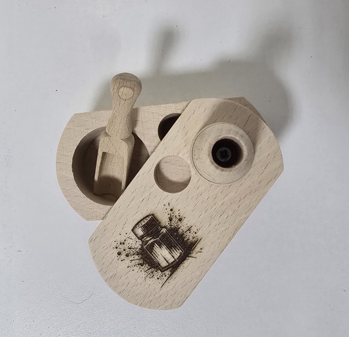 Ръчно изработена солница единична с гравировка -  