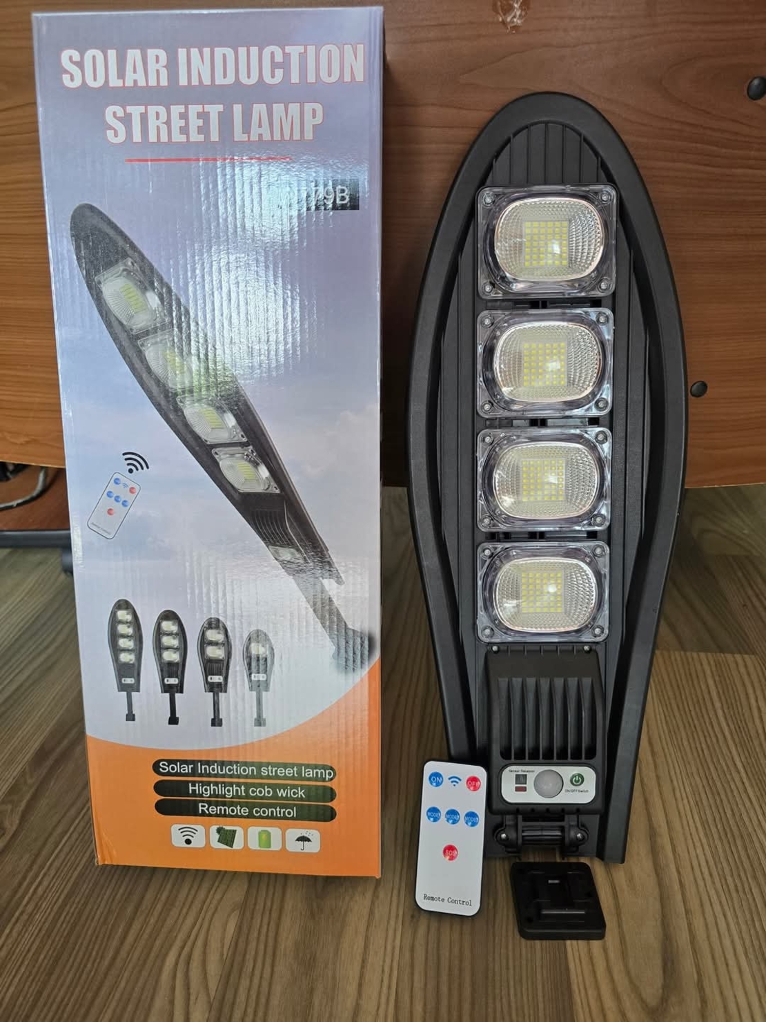 LED соларна, улична лампа 800W с дистанционно и сензор W779B