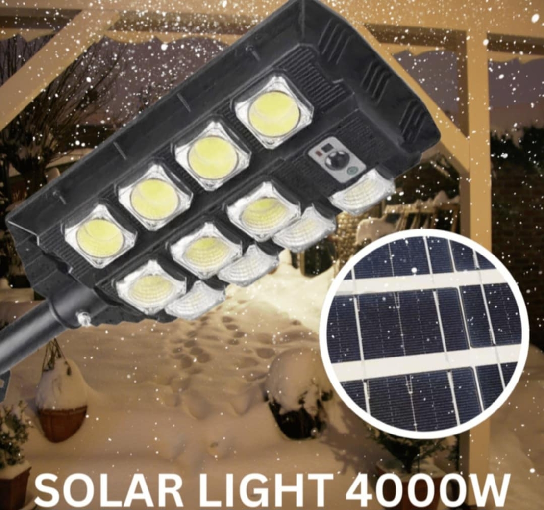 Голяма Соларна улична LED лампа  4000W - Енергийно ефективно и екологично решение за външно осветление