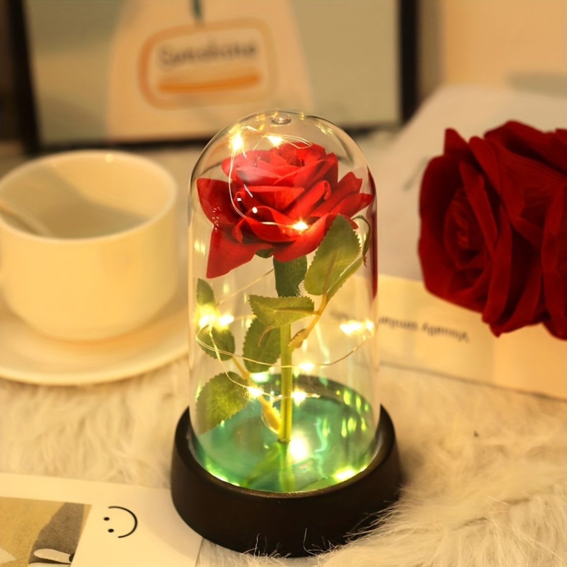Вечна роза под абажур с LED светлини - идеалният подарък