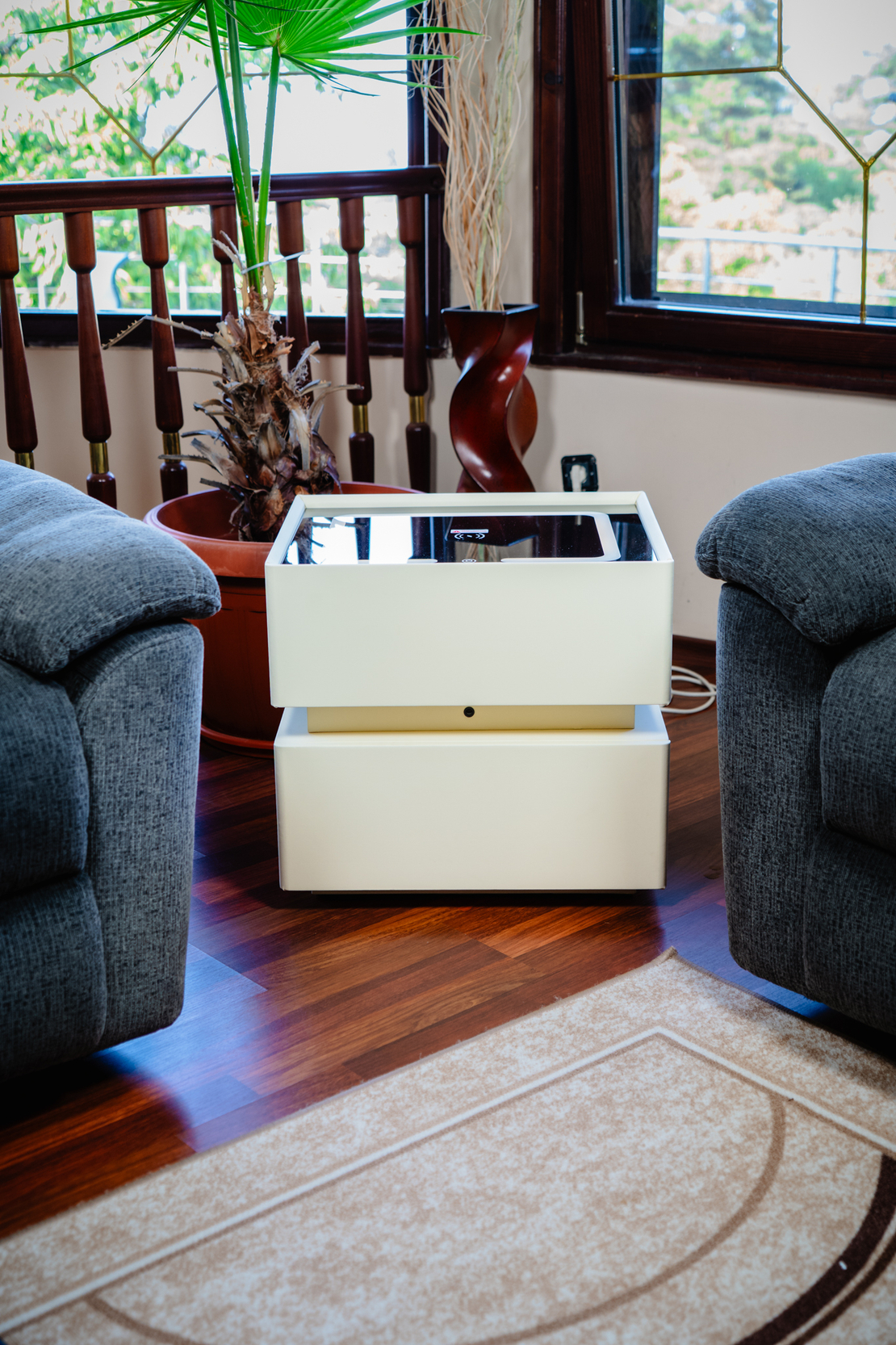 Смарт Шкаф SENSOR GLOW - безжично зареждане, Bluetooth стерео тонколона 20W, USB-A & USB-C, LED осветление (Цвят: Бял)