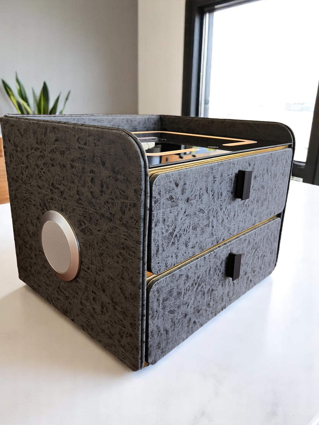 Смарт нощен шкаф с безжично зареждане, стерео тонколона, USB А & USB C порт и LED осветление - Квадратен (Цвят: Тъмно Сив с текстура), Модел: 522