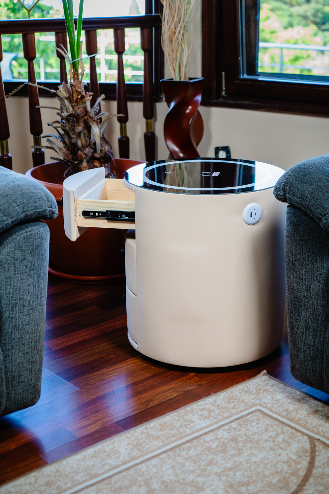 Смарт Шкаф SPHERE - безжично зареждане, Bluetooth стерео тонколона 20W, USB-A & USB-C, LED осветление (Цвят: Бежов)