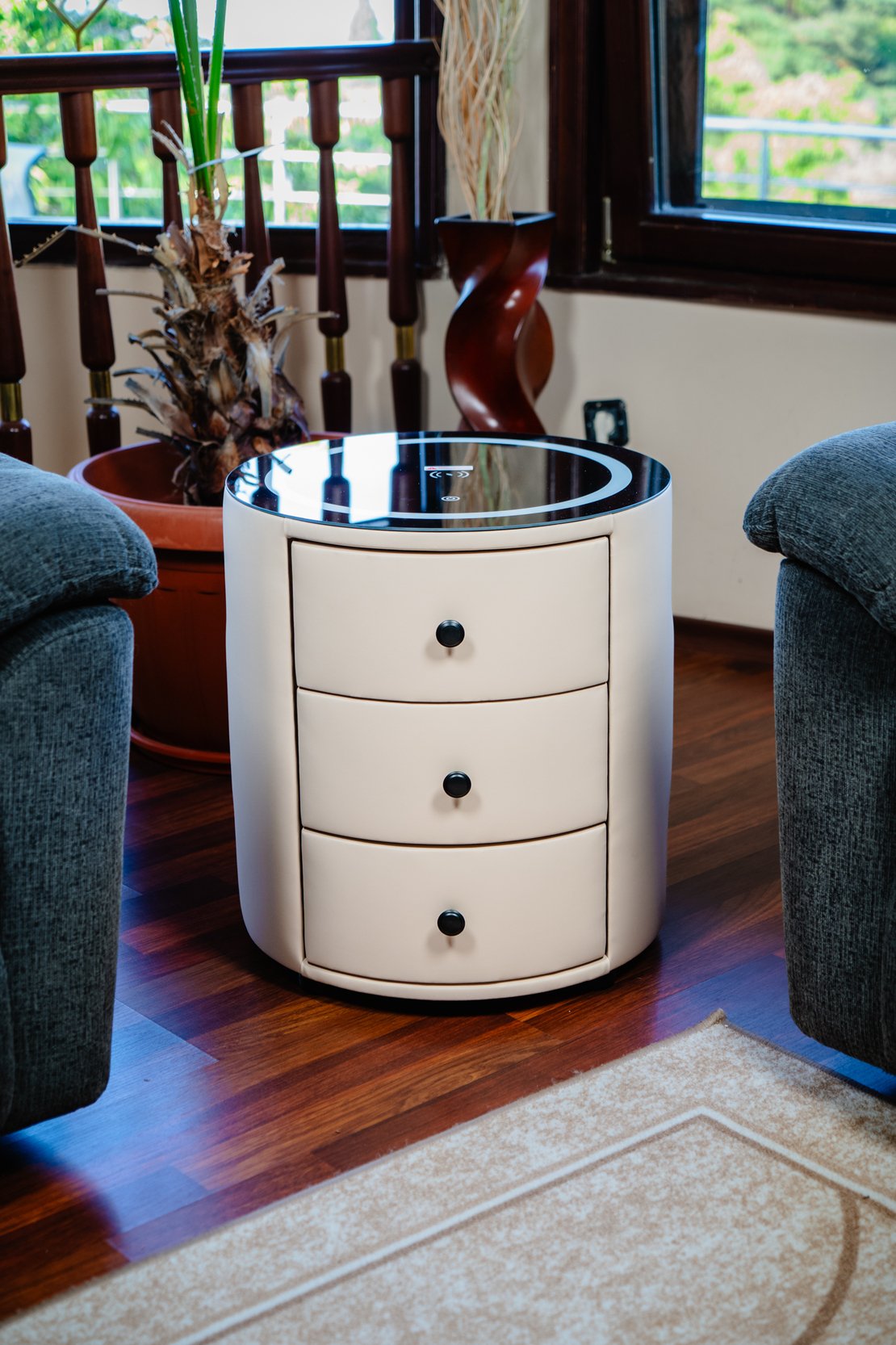 Смарт Шкаф SPHERE - безжично зареждане, Bluetooth стерео тонколона 20W, USB-A & USB-C, LED осветление (Цвят: Бежов)