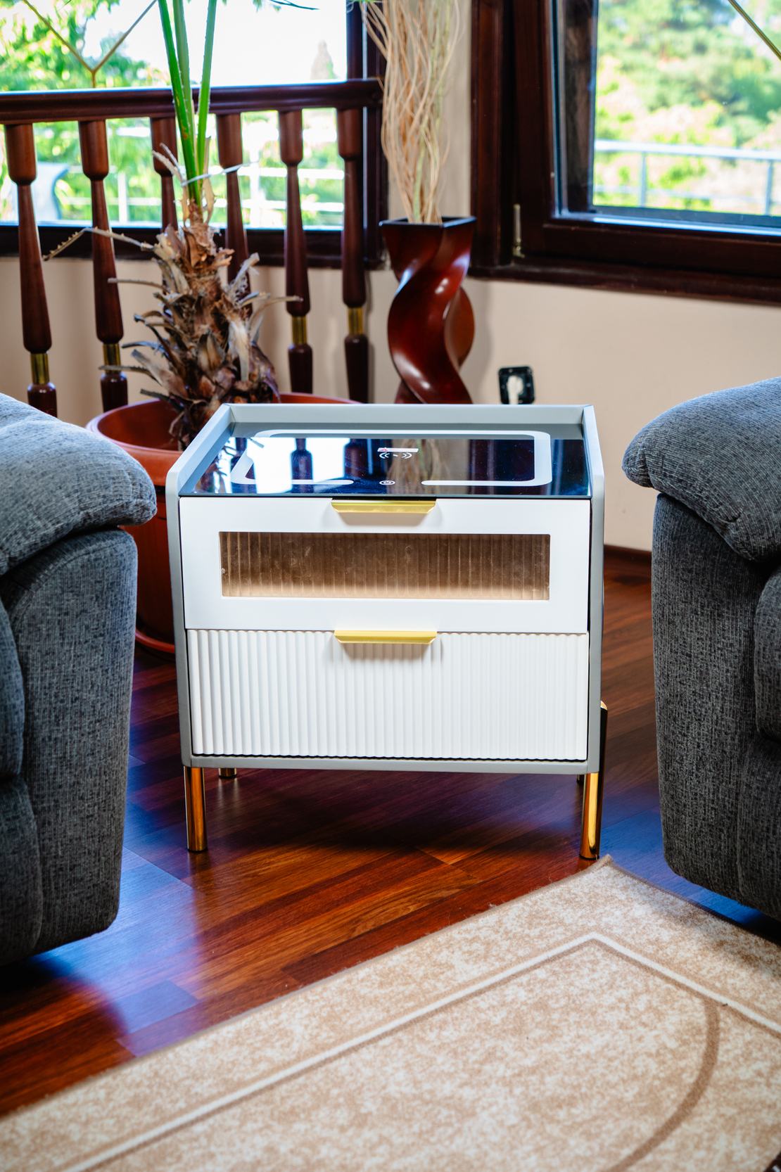 Смарт Шкаф VISION - безжично зареждане, Bluetooth стерео тонколона 20W, USB-A & USB-C, LED осветление (Цвят: Бял & Сив)