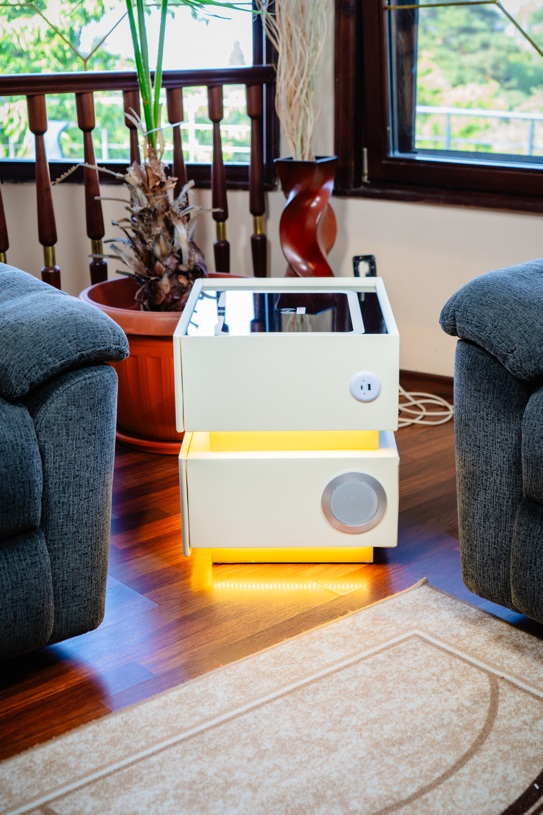 Смарт Шкаф SENSOR GLOW - безжично зареждане, Bluetooth стерео тонколона 20W, USB-A & USB-C, LED осветление (Цвят: Бял)