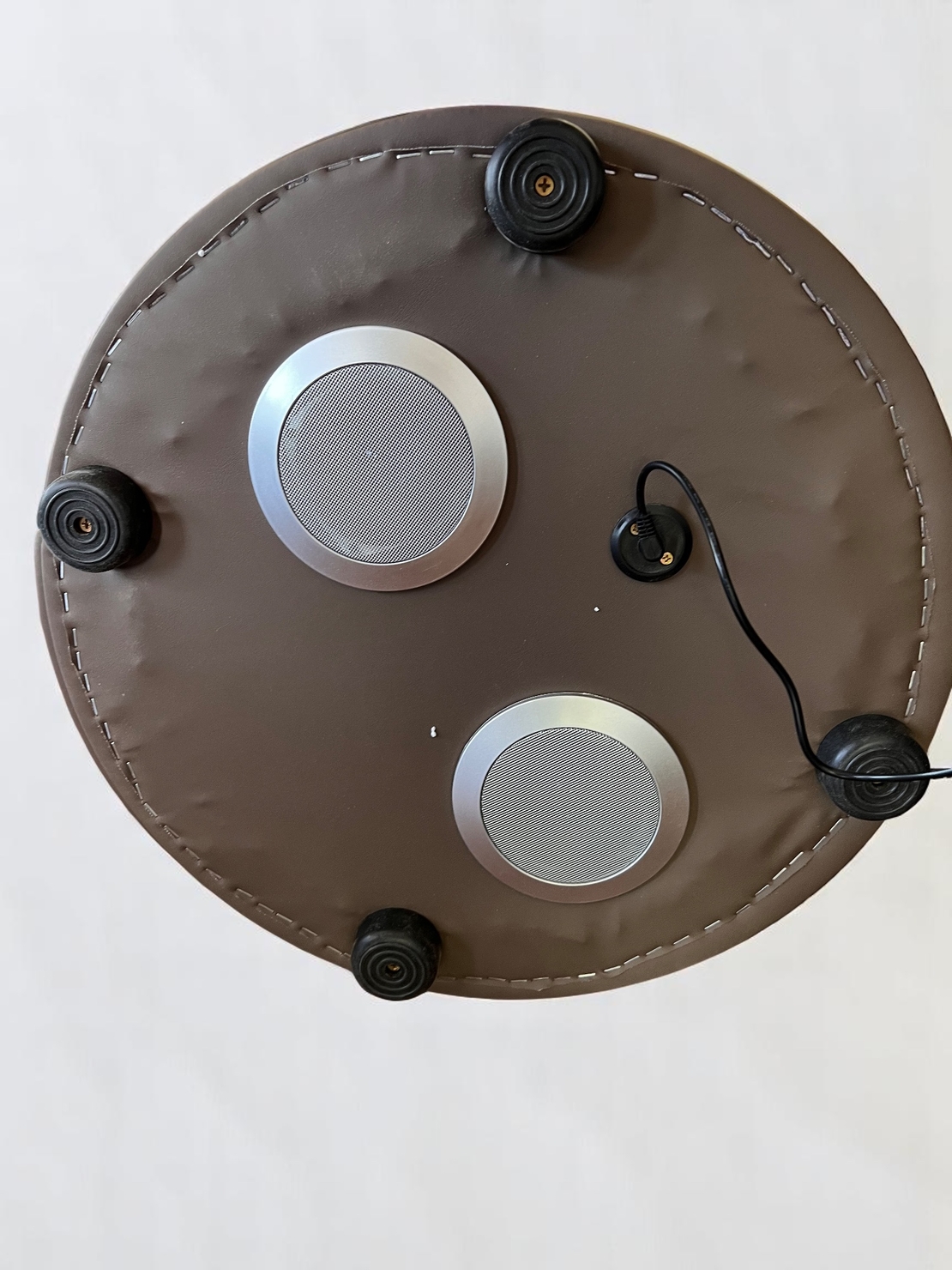 Смарт нощен шкаф с безжично зареждане, стерео тонколона, USB А & USB C порт и LED осветление - Кръгъл (Цвят: Кафяв), Модел: 528