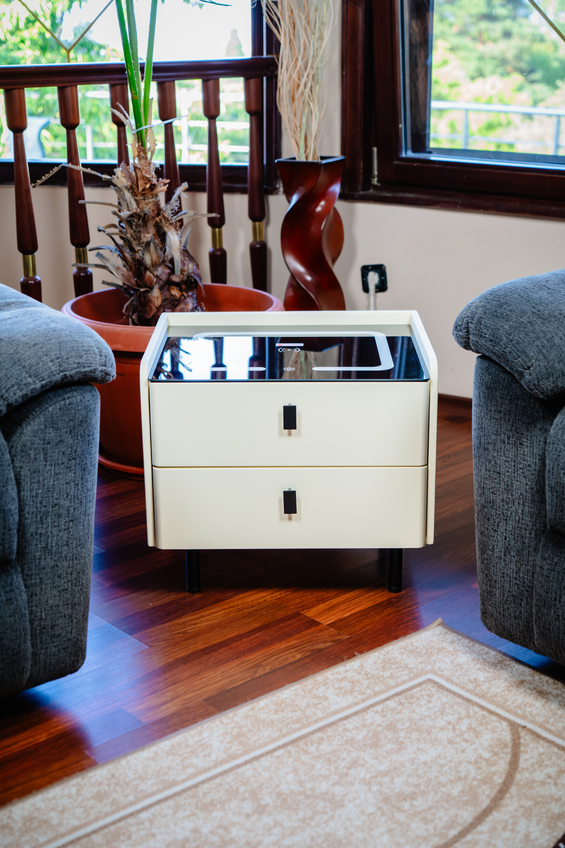 Смарт Шкаф LINEA - безжично зареждане, Bluetooth стерео тонколона 20W, USB-A & USB-C, LED осветление (Цвят:Бял)