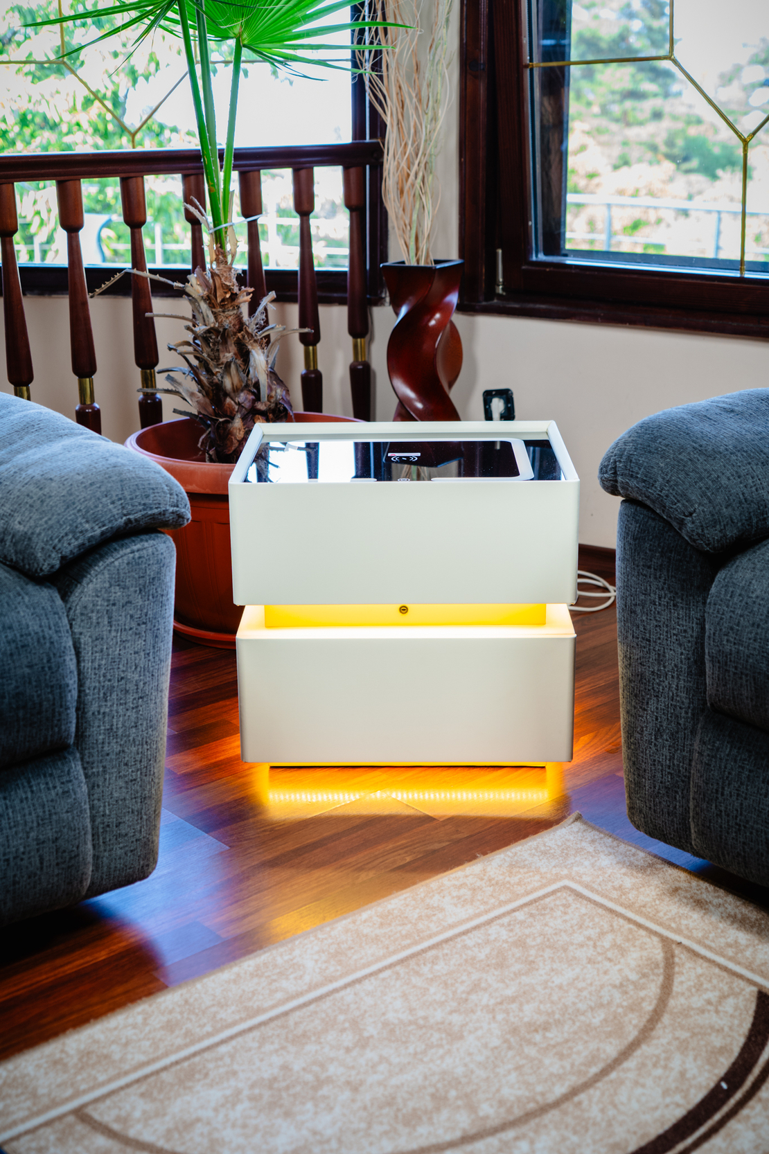 Смарт Шкаф SENSOR GLOW - безжично зареждане, Bluetooth стерео тонколона 20W, USB-A & USB-C, LED осветление (Цвят: Бял)