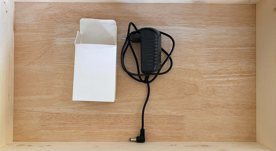 Смарт нощен шкаф с безжично зареждане, стерео тонколона, USB А & USB C порт и LED осветление и сензор - Двуетажен (Цвят: Бежов), Модел: 805