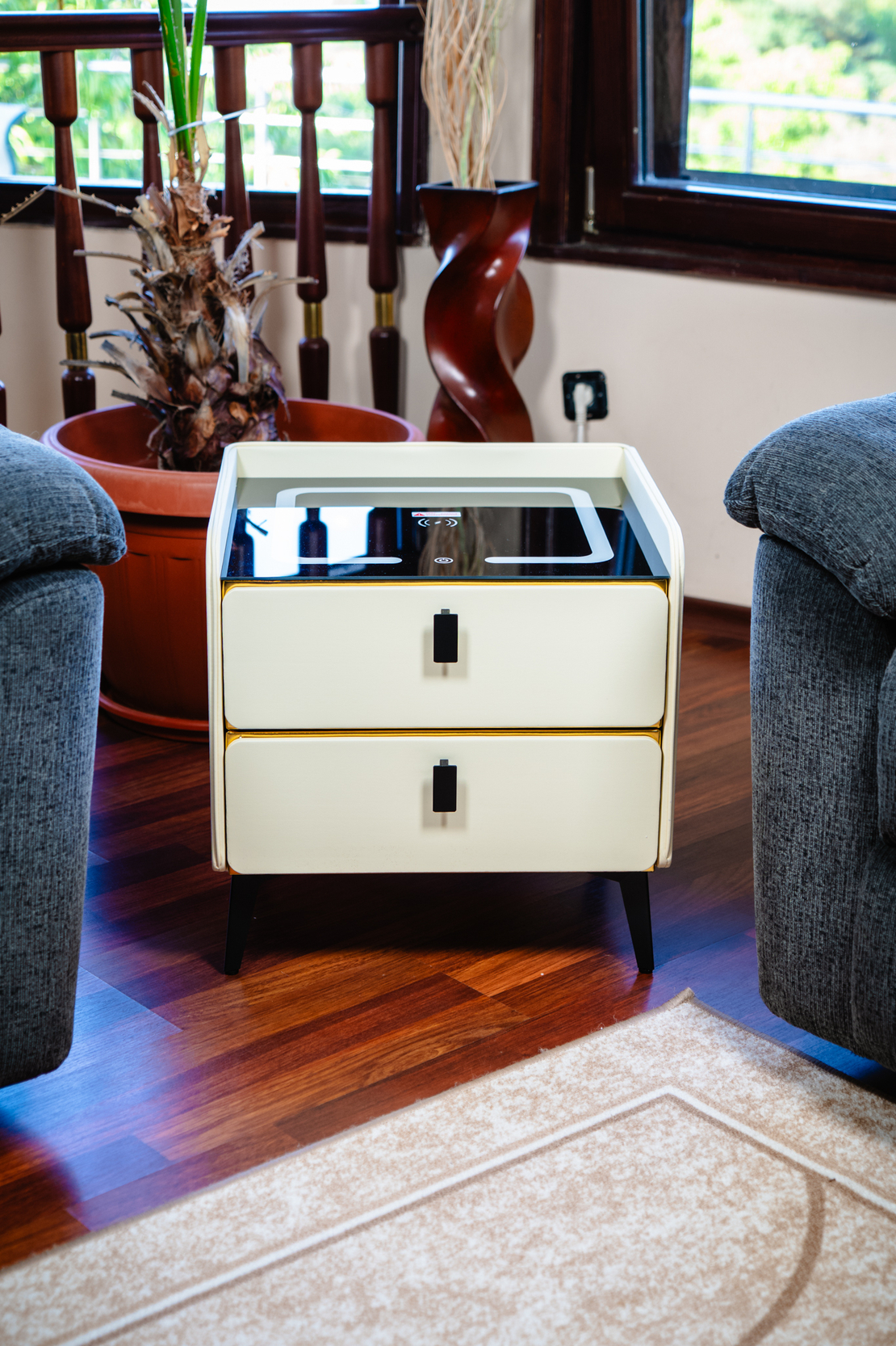 Смарт Шкаф GOLD LINE - безжично зареждане, Bluetooth стерео тонколона 20W, USB-A & USB-C, LED осветление (Цвят: Бял)