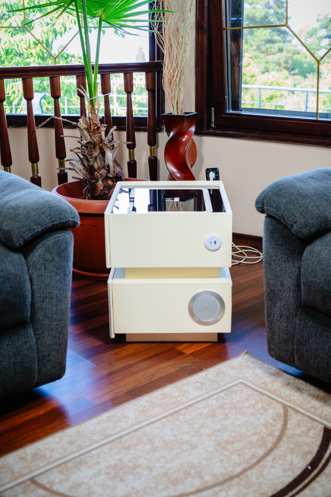 Смарт Шкаф SENSOR GLOW - безжично зареждане, Bluetooth стерео тонколона 20W, USB-A & USB-C, LED осветление (Цвят: Бял)