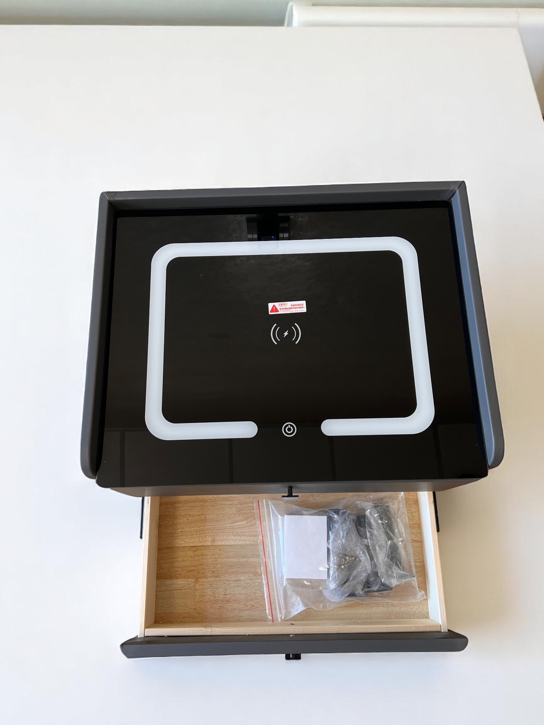 Смарт нощен шкаф с безжично зареждане, стерео тонколона, USB А & USB C порт и LED осветление - Правопъгален (Цвят: Тъмно Сив), Модел: 113