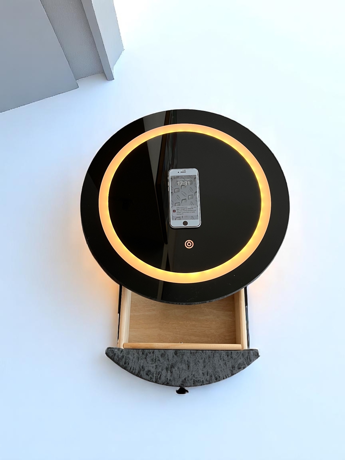 Смарт нощен шкаф с безжично зареждане, стерео тонколона, USB А & USB C порт и LED осветление - Кръгъл (Цвят: Тъмно Сив с текстура), Модел: 528