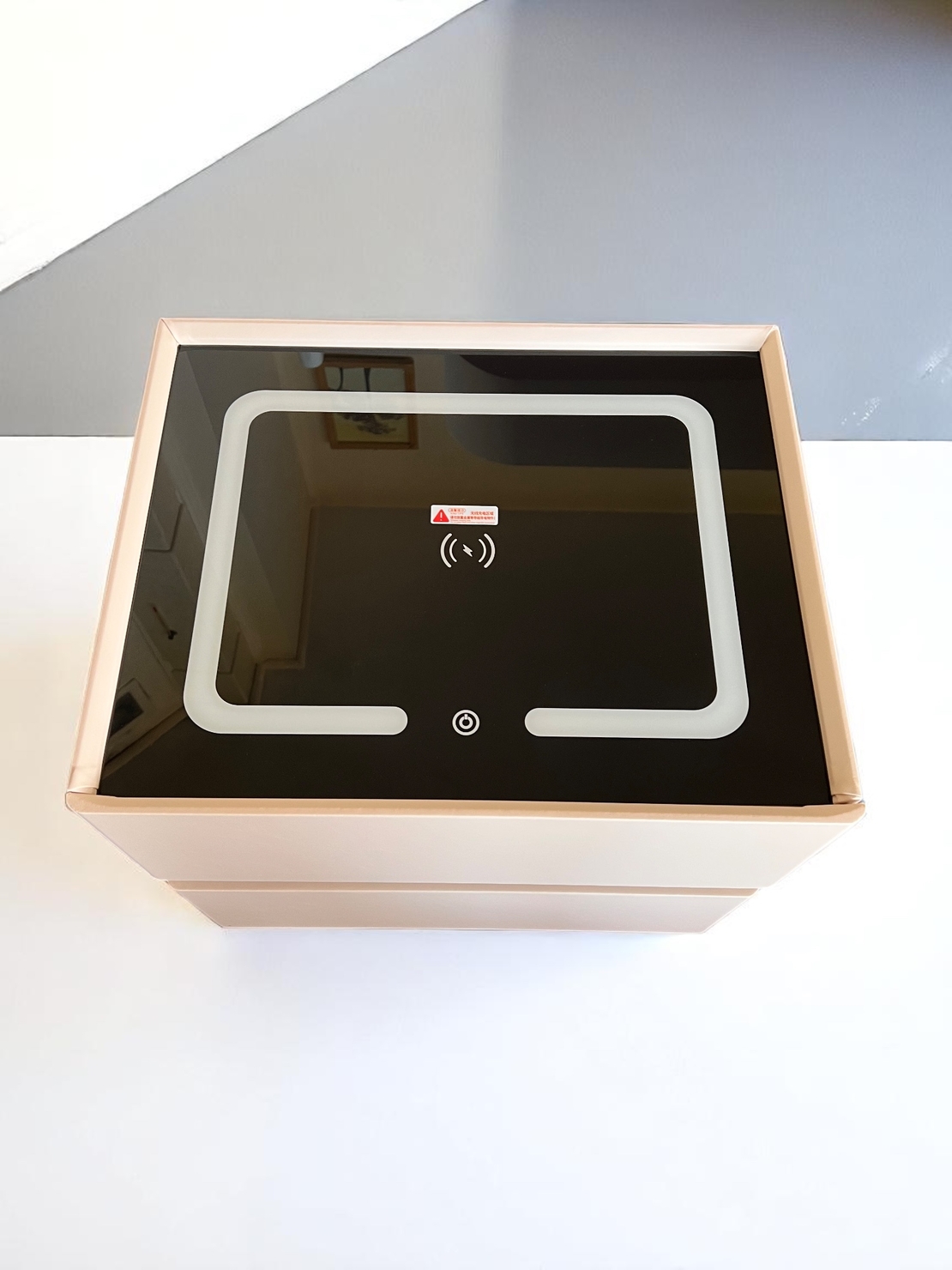 Смарт нощен шкаф с безжично зареждане, стерео тонколона, USB А & USB C порт и LED осветление и сензор - Двуетажен (Цвят: Бежов), Модел: 805