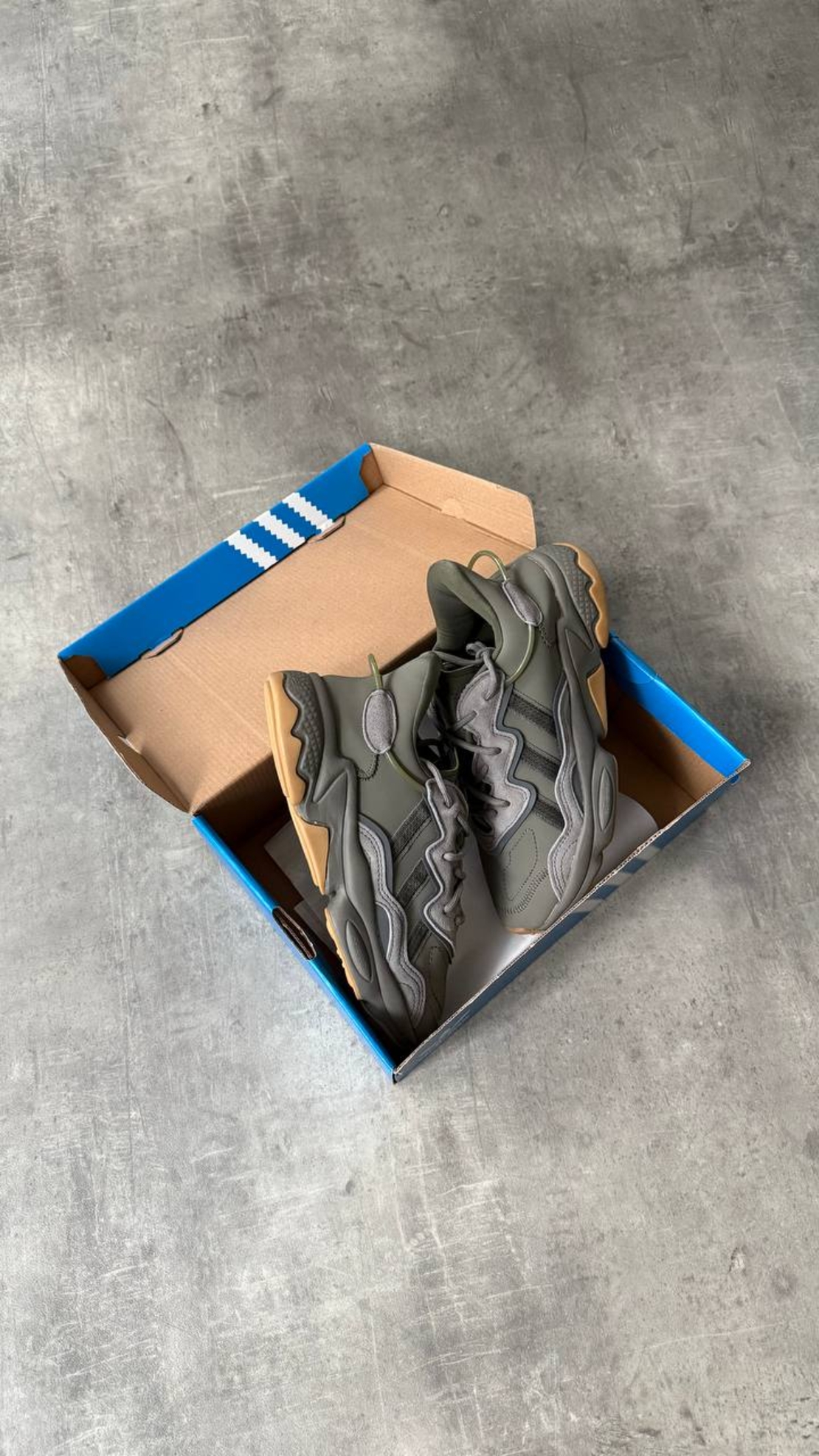 Adidas Ozweego “Raw Khaki”