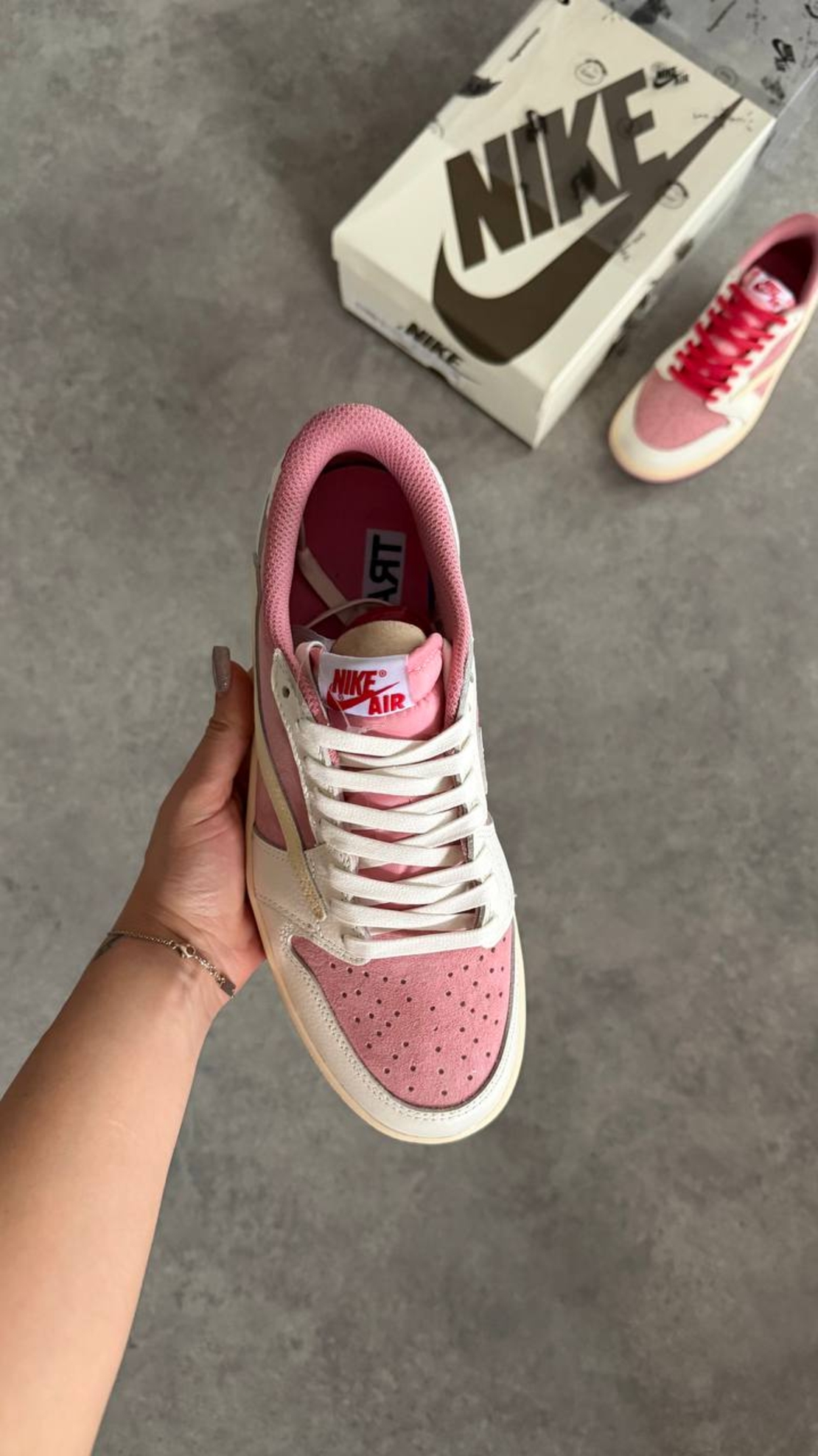 TRAVIS SCOTT X AIR JORDAN 1 AJ1 LOW - SHY PINK