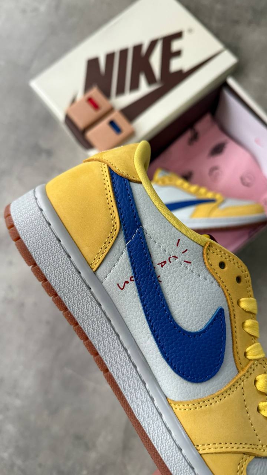 Air Jordan 1 Low Travis Scott “Canary”