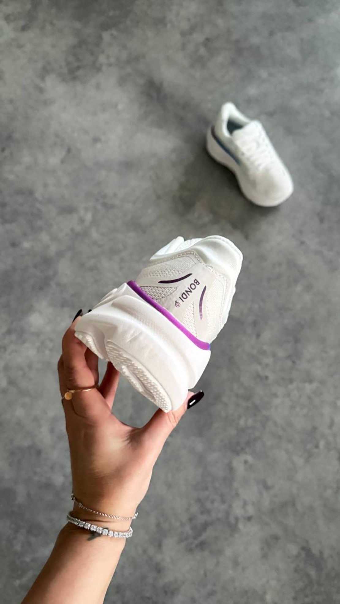 HOKA Bondi “White”