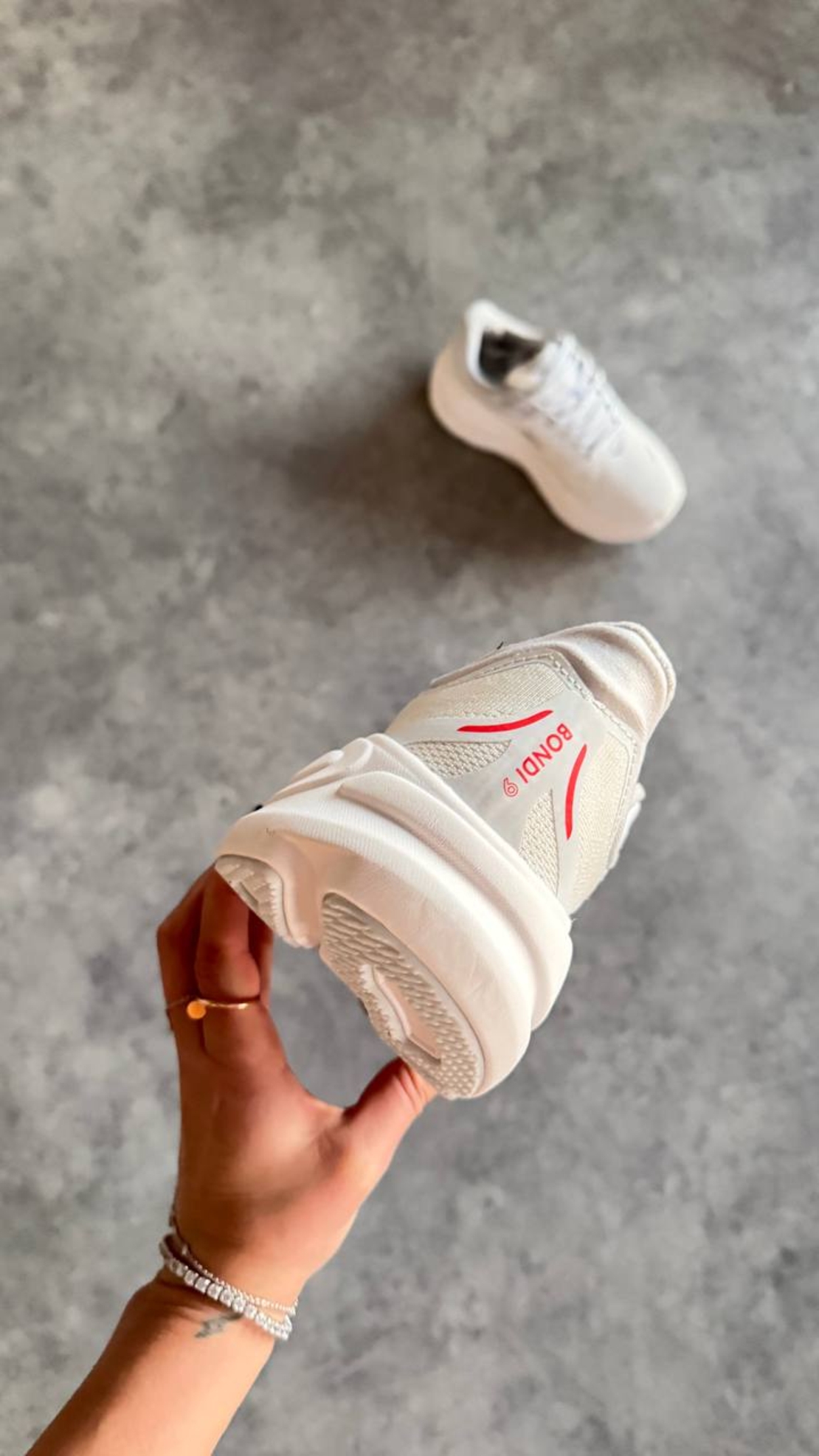 HOKA Bondi “Grey White”