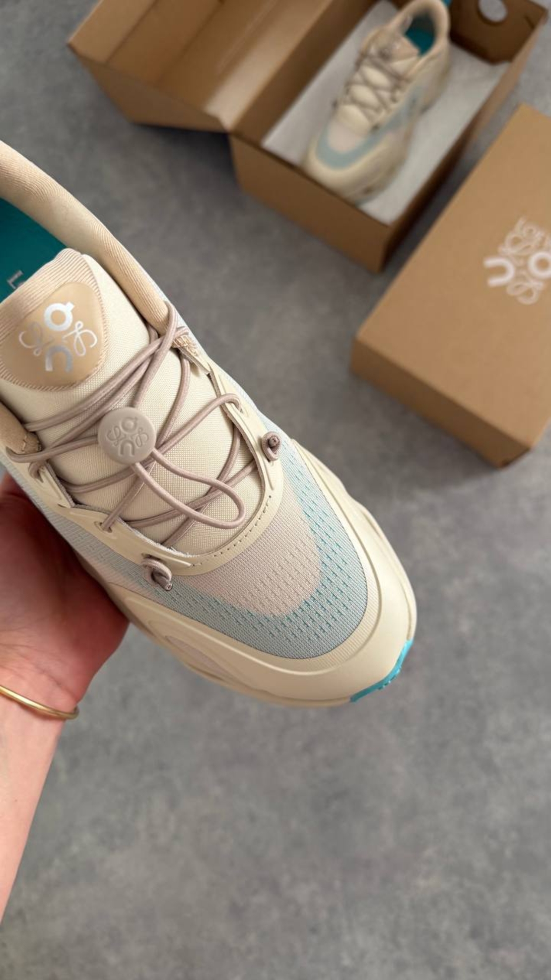 On Running Cloudsolo LOEWE “Sand Turquoise”