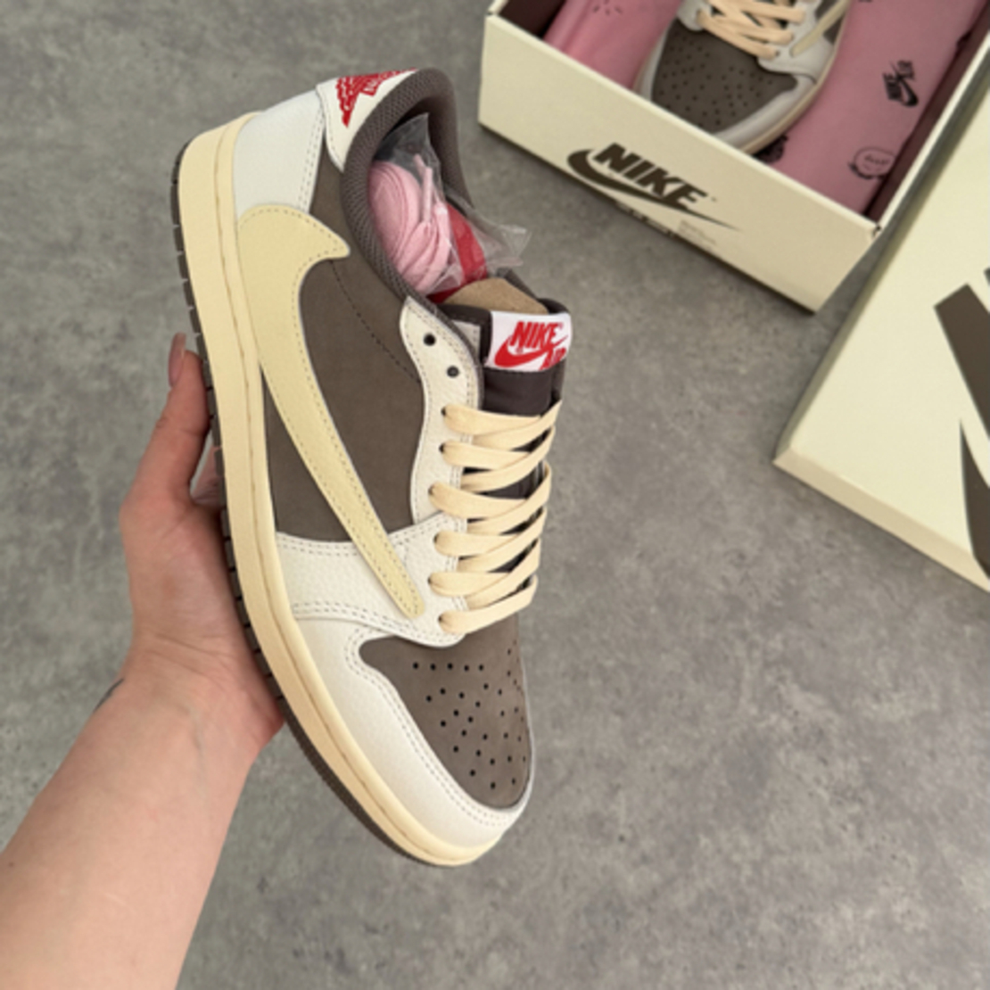 Travis Scott x Air Jordan 1 Low OG ‘Reverse Mocha’