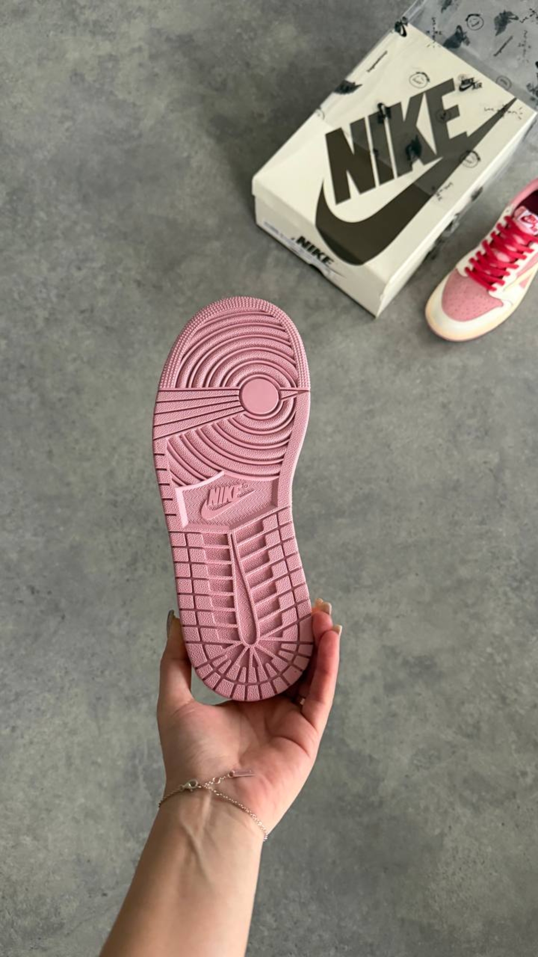 TRAVIS SCOTT X AIR JORDAN 1 AJ1 LOW - SHY PINK