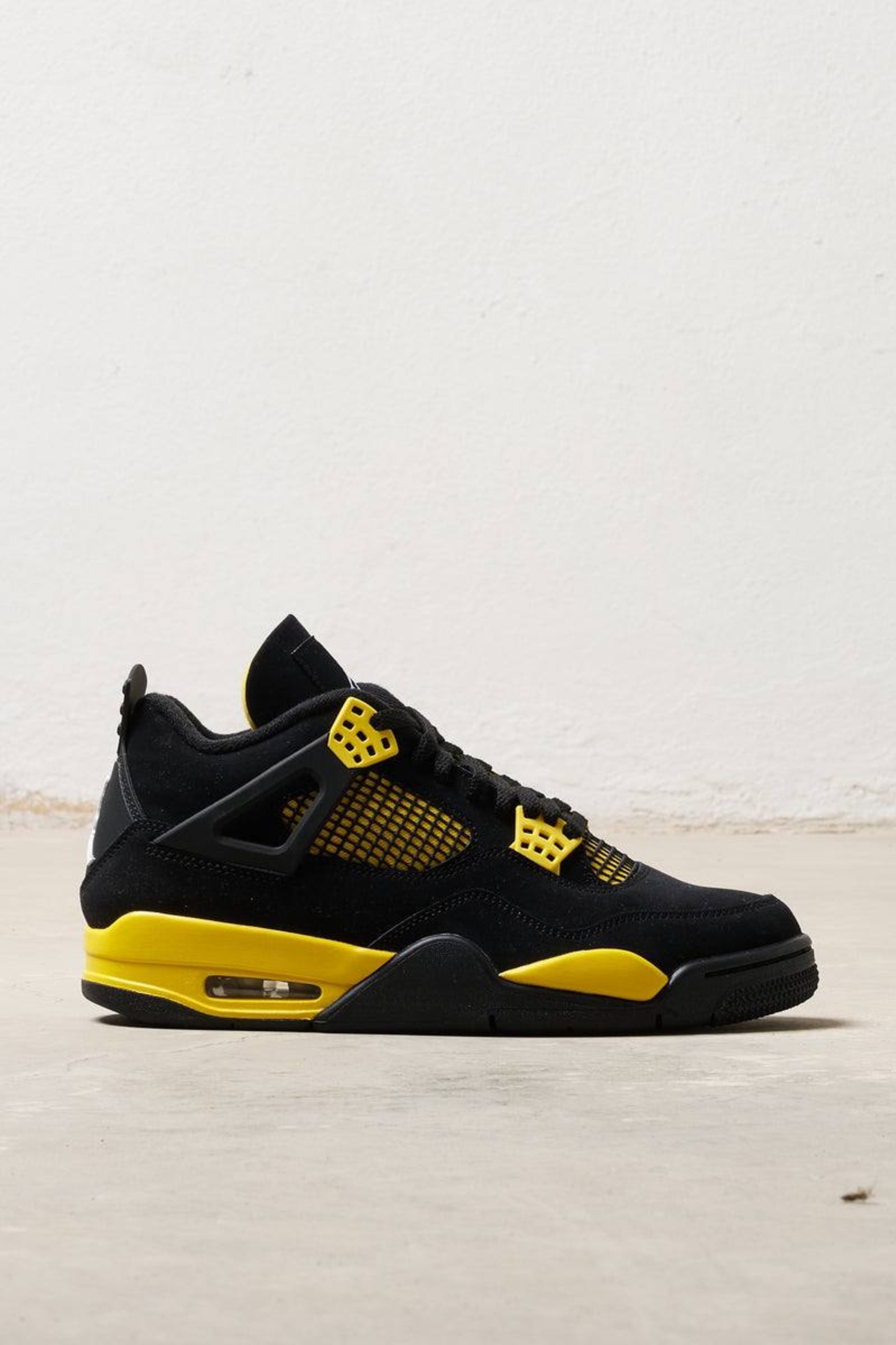 Air Jordan 4 Retro “Yellow Thunder”