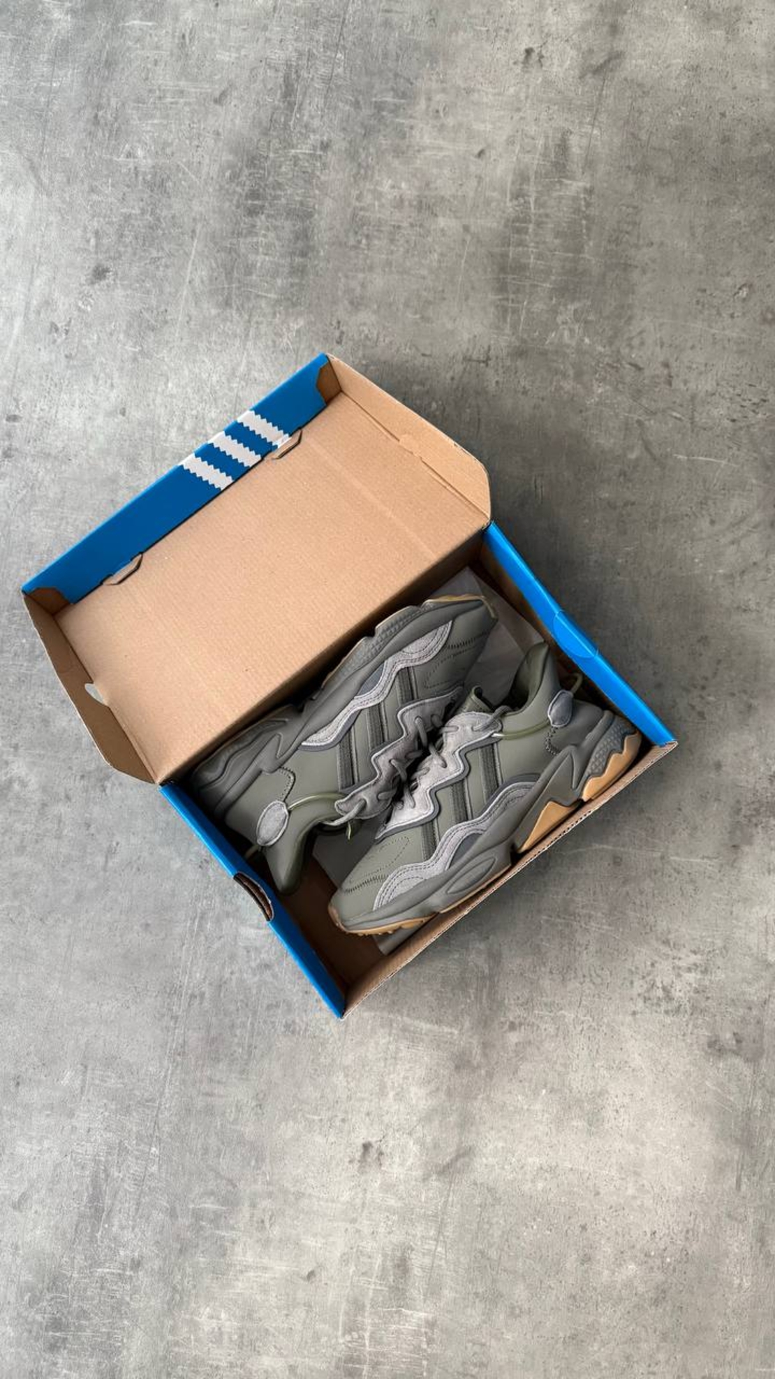 Adidas Ozweego “Raw Khaki”
