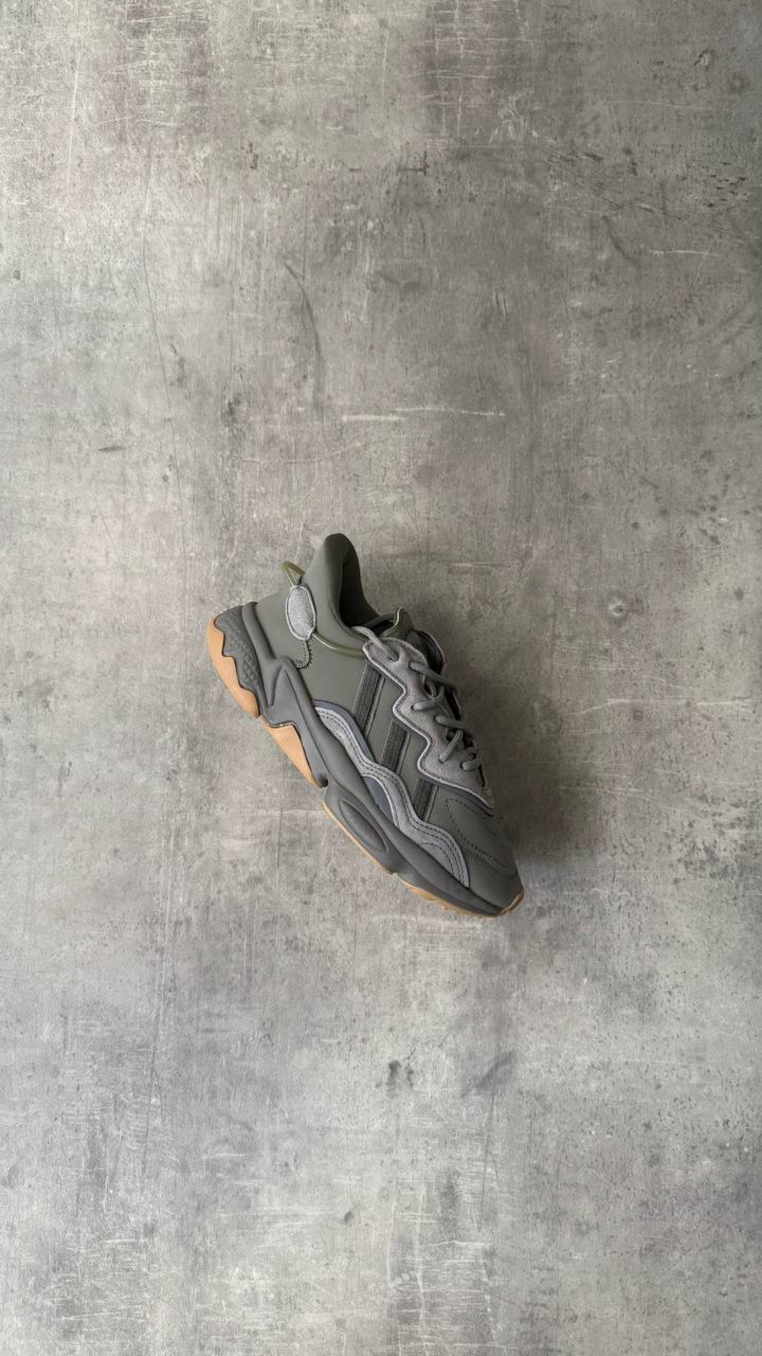 Adidas Ozweego “Raw Khaki”