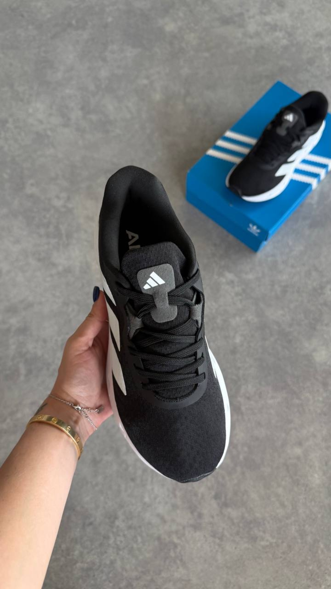 Adistar 3 “Black/White”