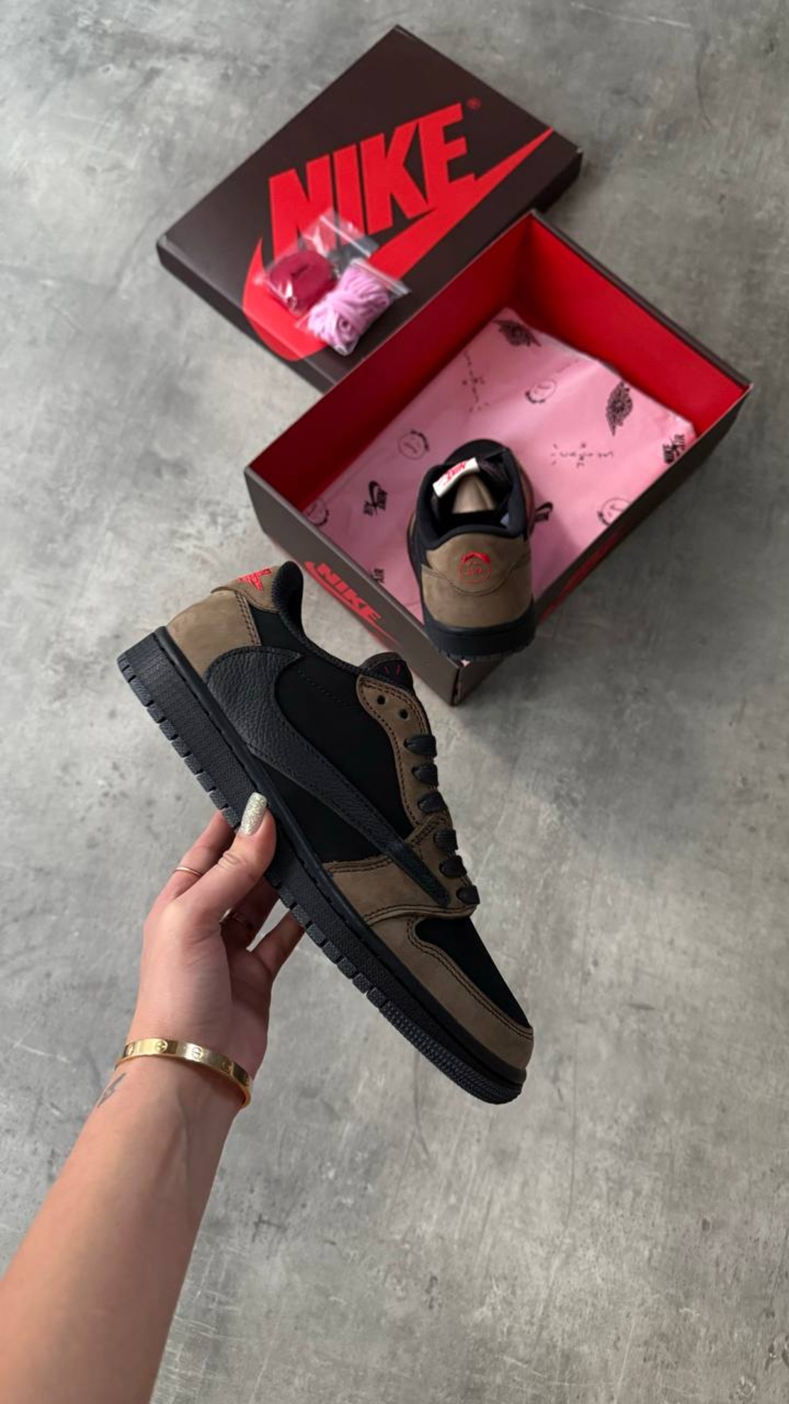 Air Jordan 1 Low Travis Scott “Velvet Brown”