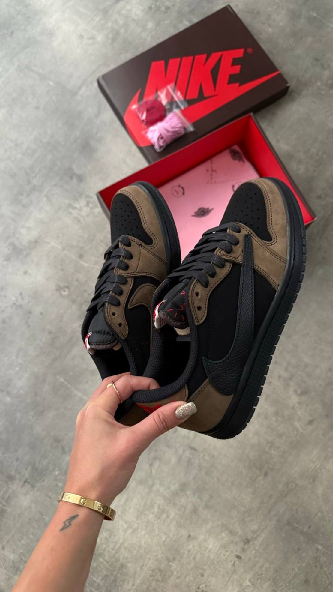 Air Jordan 1 Low Travis Scott “Velvet Brown”