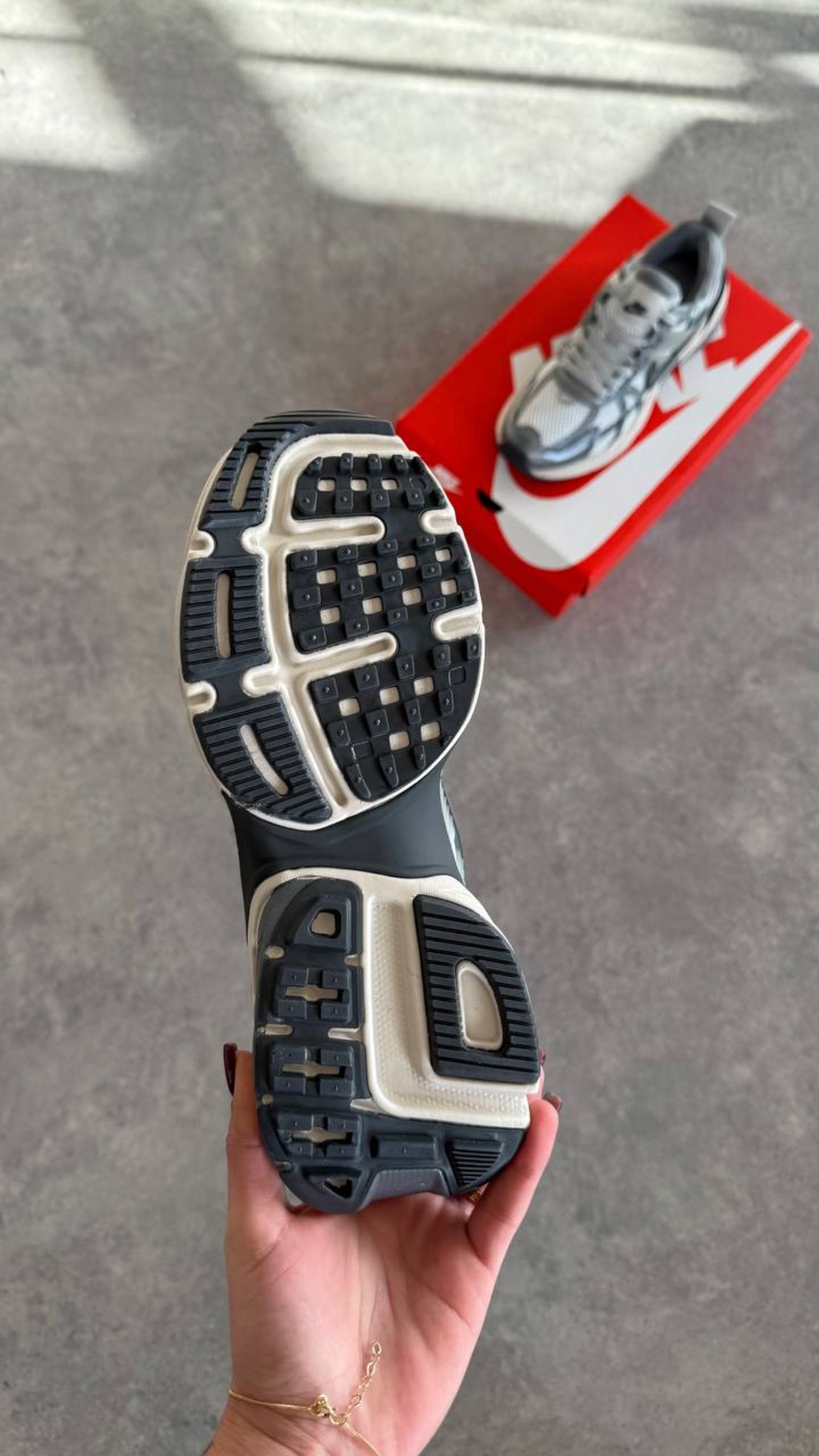 Nike V2K RUN 
