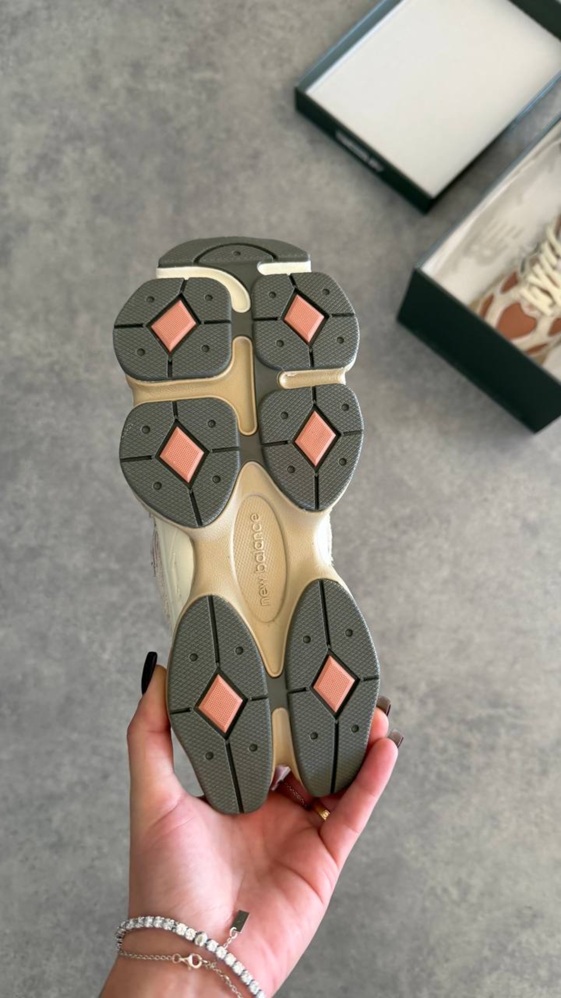 New Balance 9060 “Flat Taupe Light Sparrow”