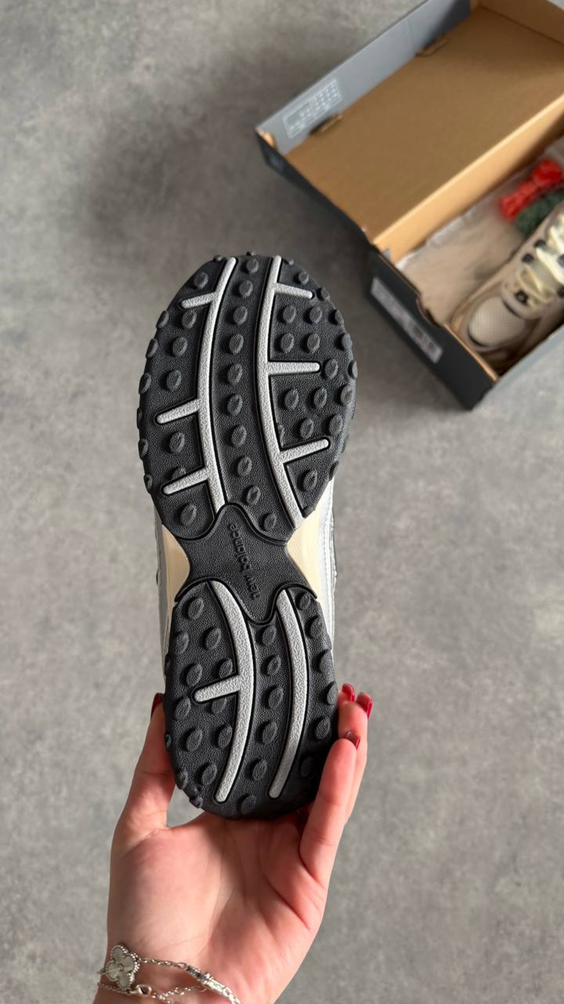 New Balance 204L “Silver Metallic”