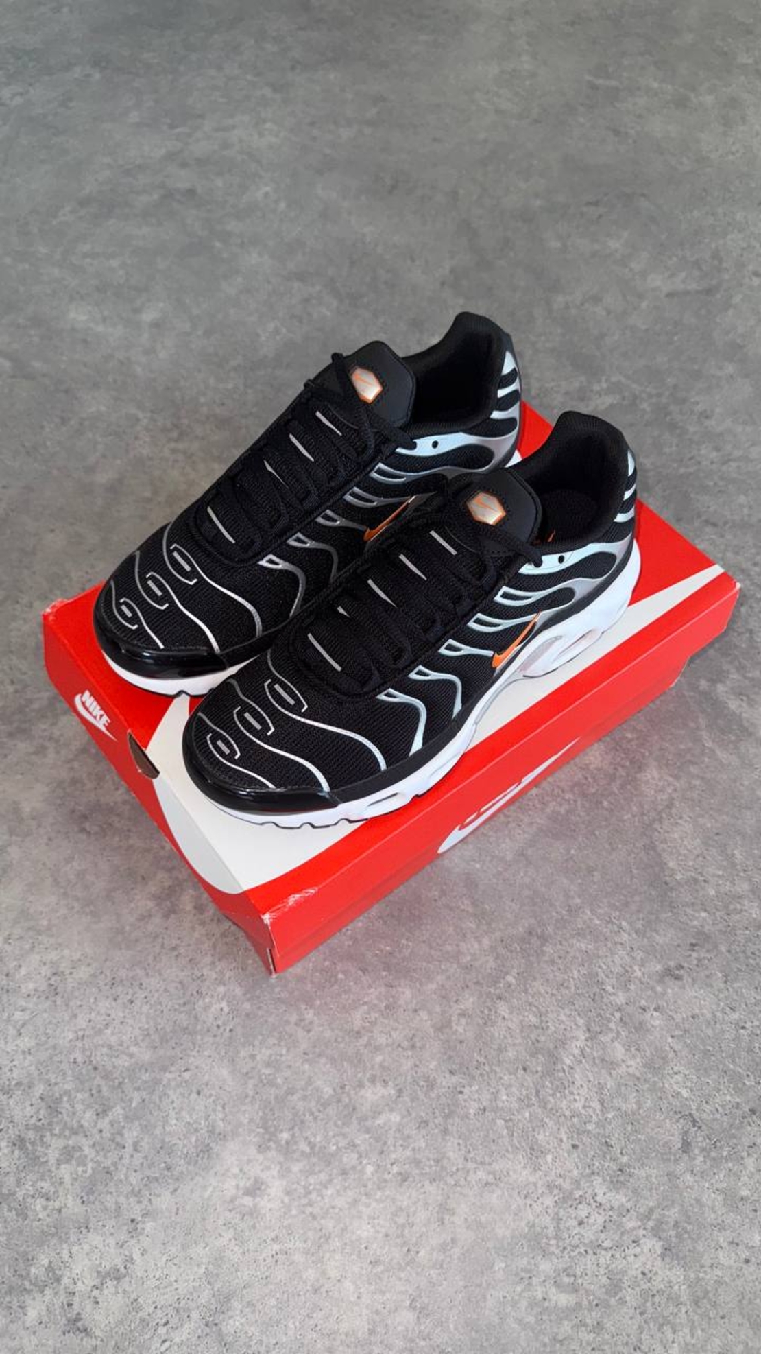 Nike Air Max Plus “Black / Dark Grey / Hyper Crimson”
