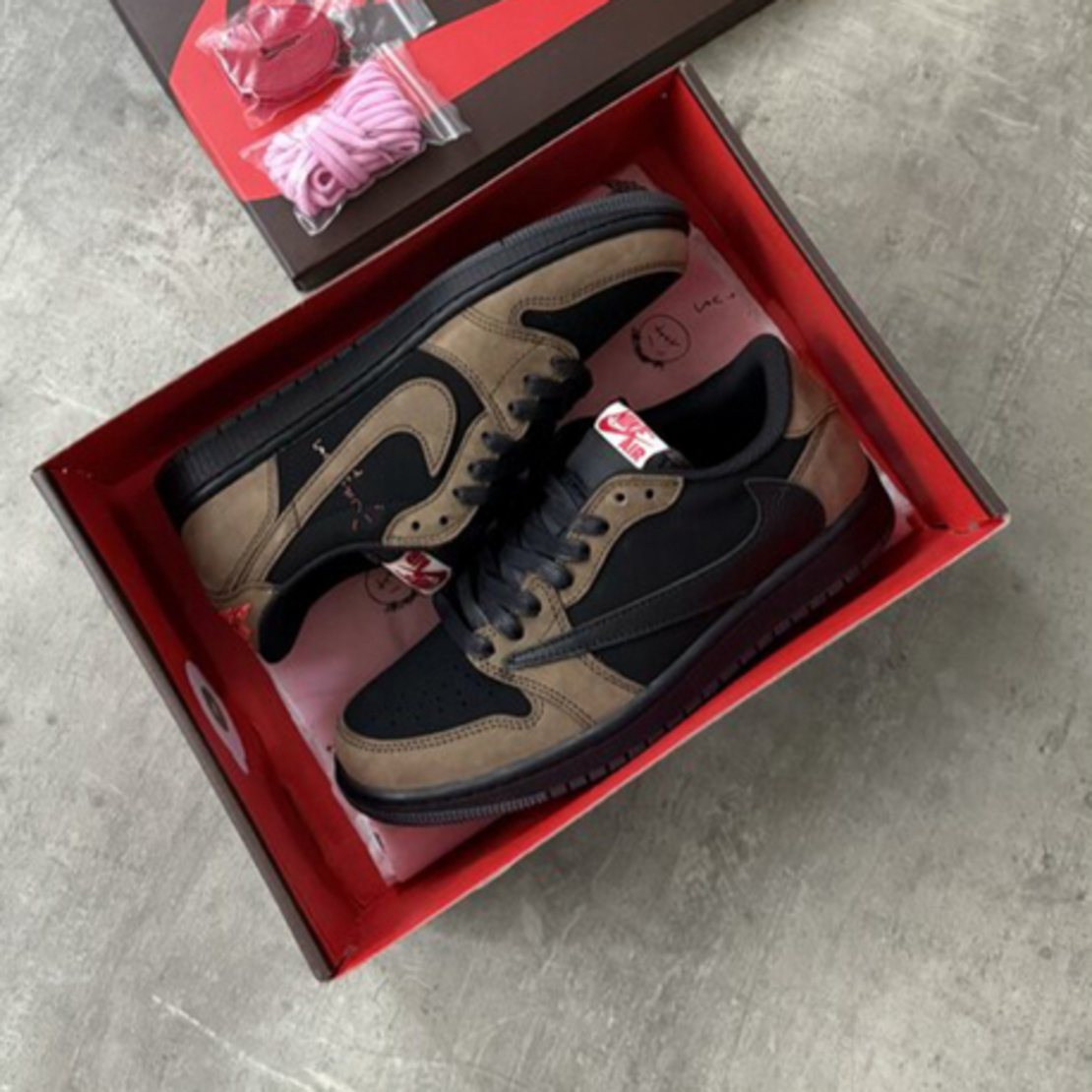 Travis Scott x Air Jordan 1 Low OG ‘Velvet Brown”
