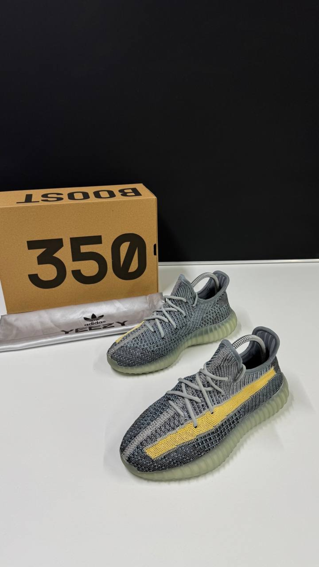 YEEZY Boost 350 v2 