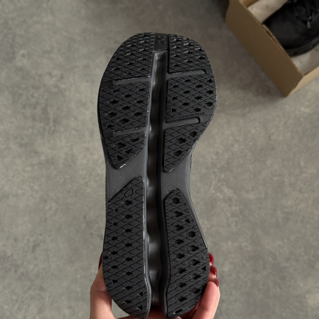 On Running Cloudsurfer Max Black Eclipse