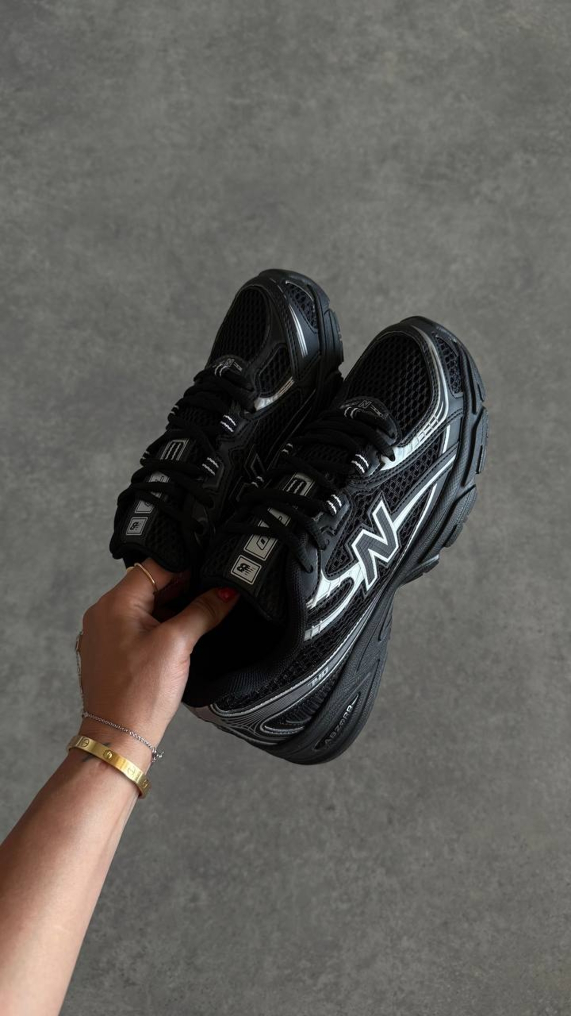 New Balance 740 “Black Silver”