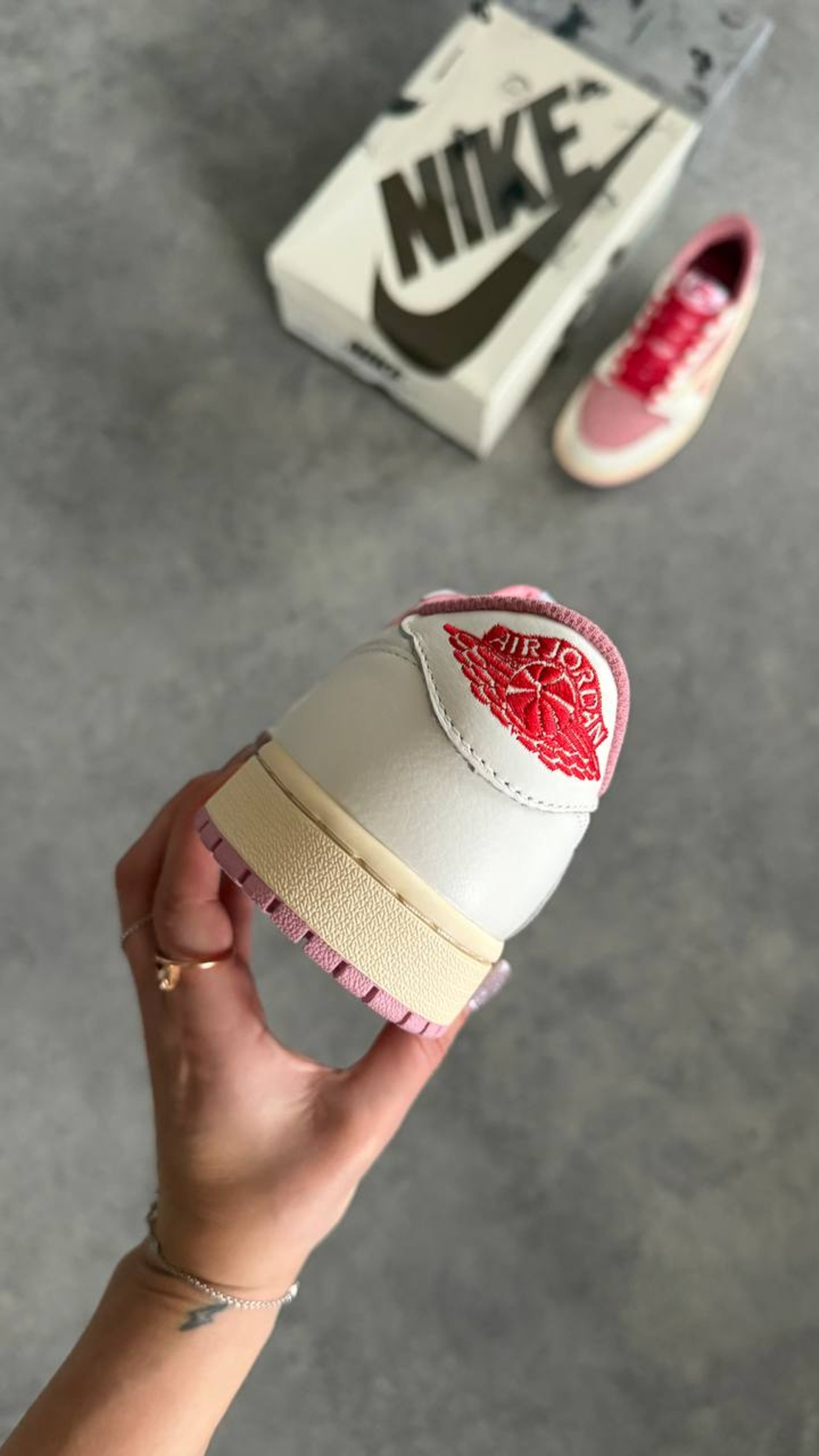 TRAVIS SCOTT X AIR JORDAN 1 AJ1 LOW - SHY PINK