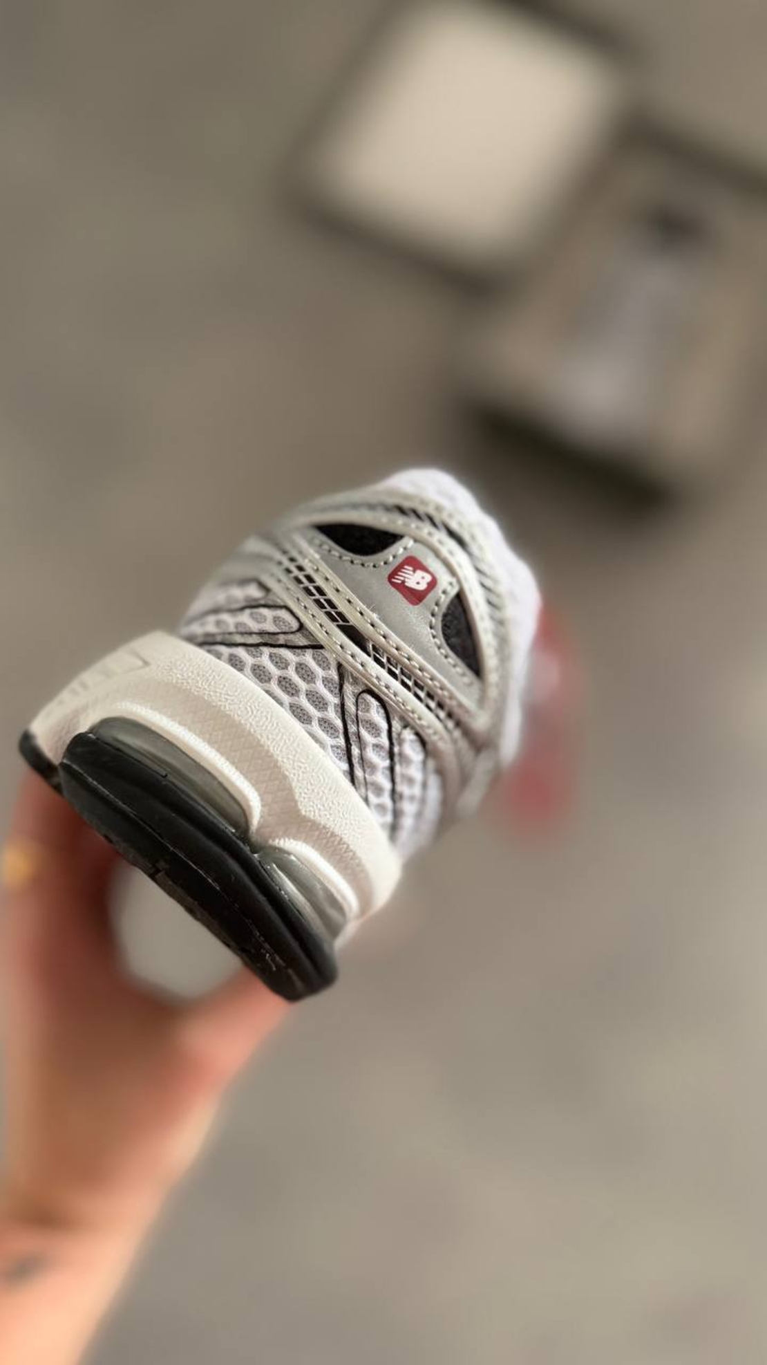 New Balance 860v2 