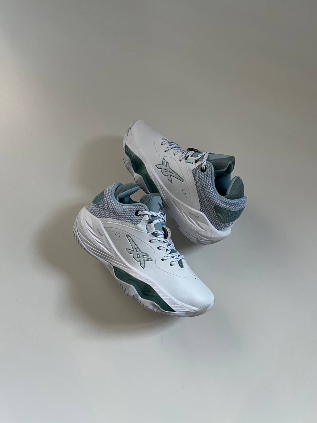 ASICS Nova Surge Low White