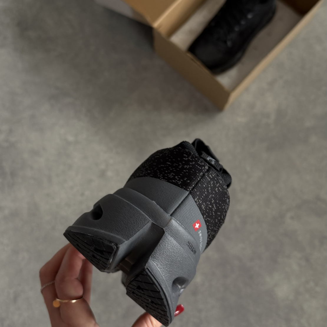 On Running Cloudsurfer Max Black Eclipse