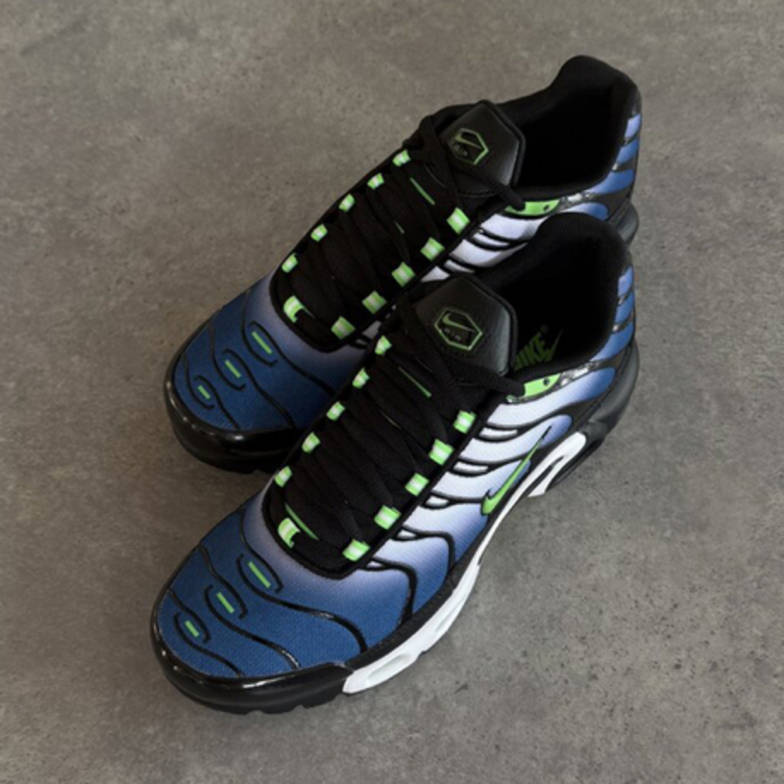 Air Max Plus TN  Icons Deep Royal Scream Green