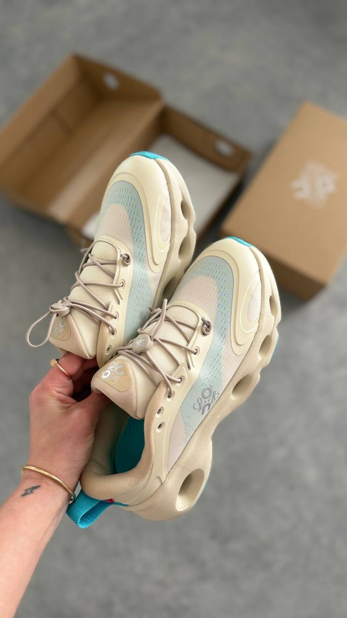 On Running Cloudsolo LOEWE “Sand Turquoise”