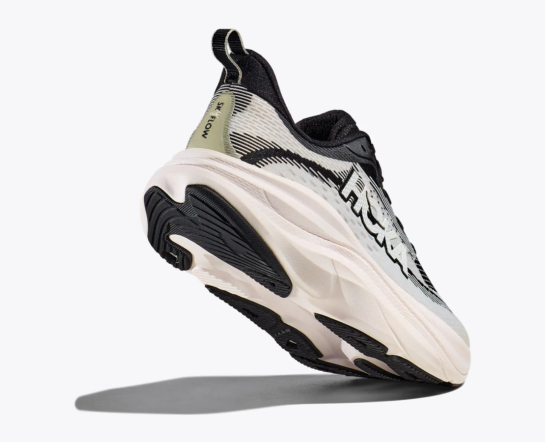 Hoka Skyflow in Black-White