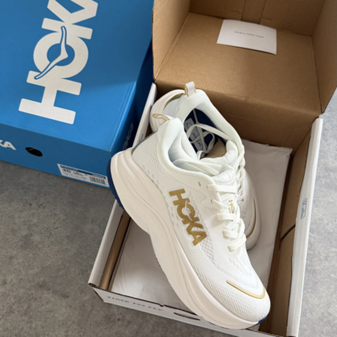 HOKA Skyflow Frost - Gold